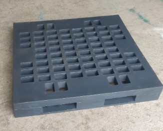 Pallet plastico aireado
